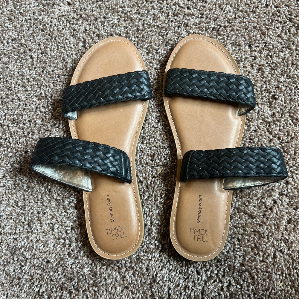 Women’s sandals size 10